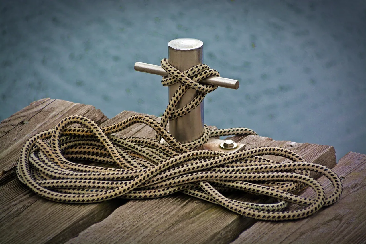 Dock, rope, nature