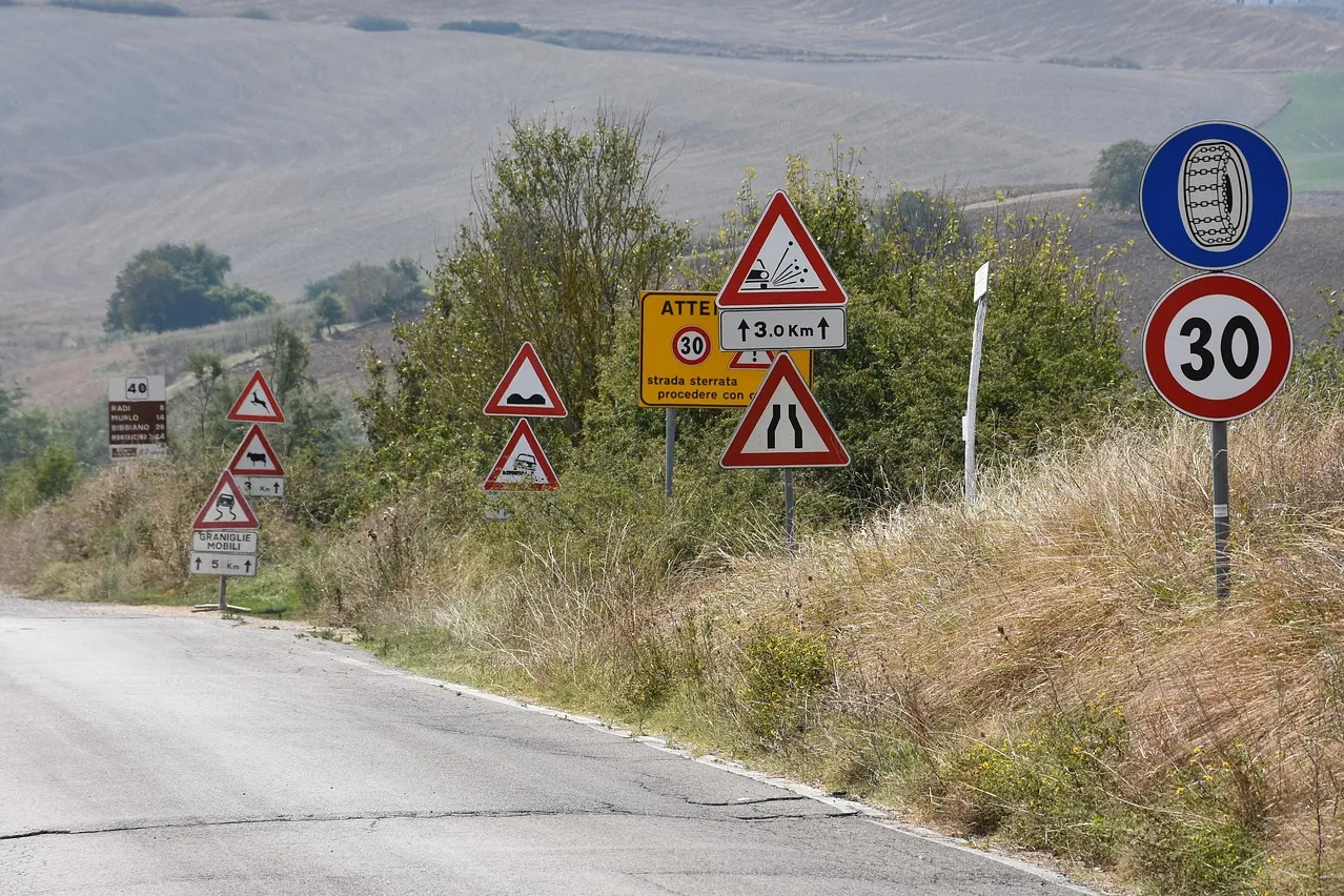 Signs, keeps, signpost