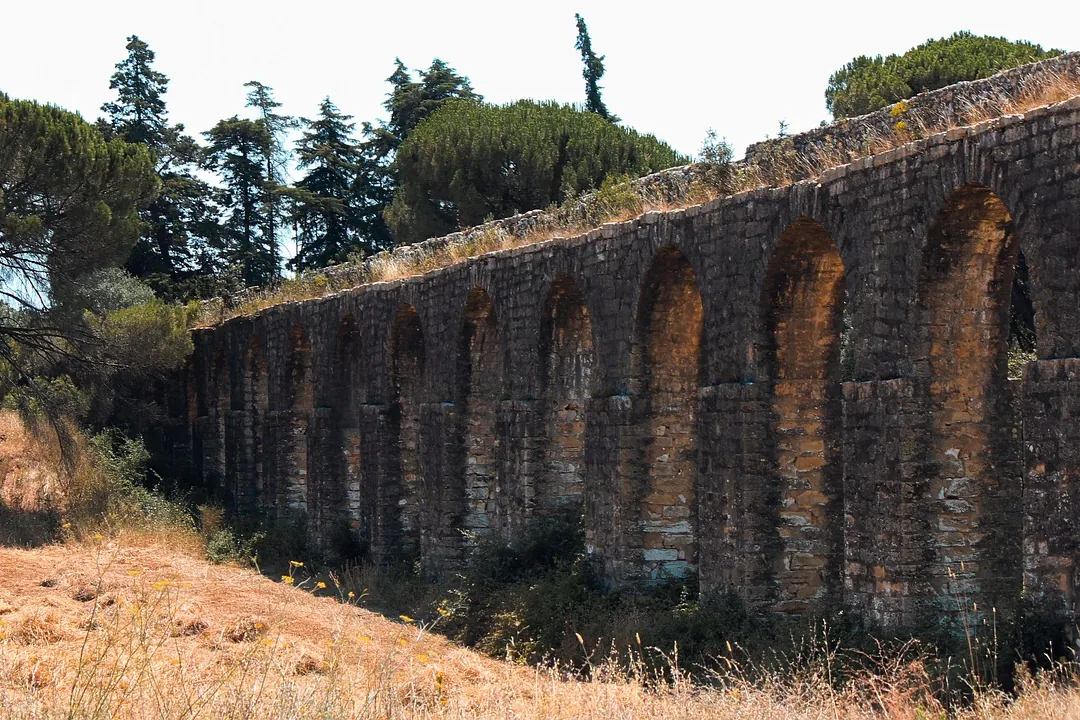 Aqueduct, tomar, portugal