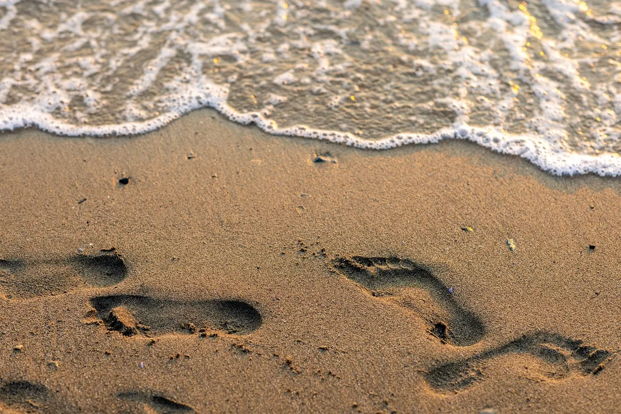 Footprints, beach, sand